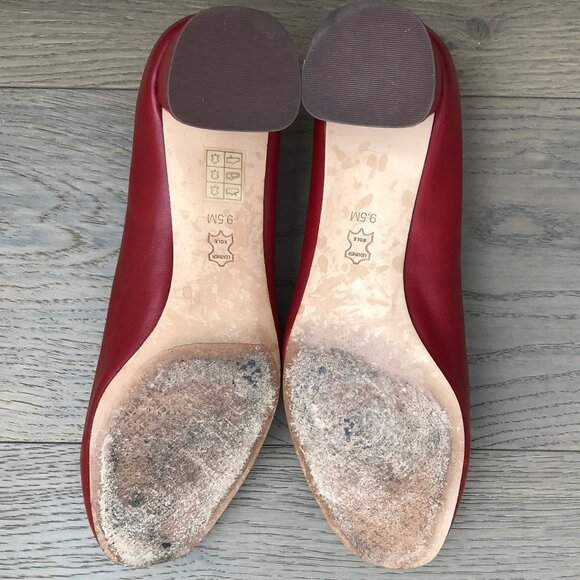 Tory Burch Designer Leather Slip On Shoes w Gold Metal Circle Logo Red Sz 9.5M - Picture 8 of 12